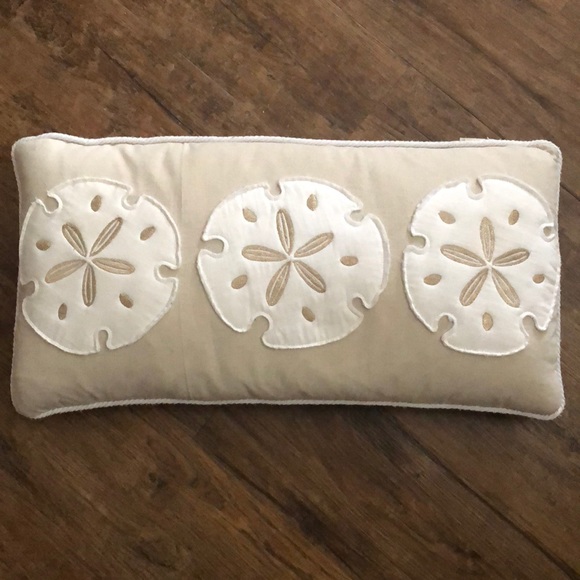 max studio pillows